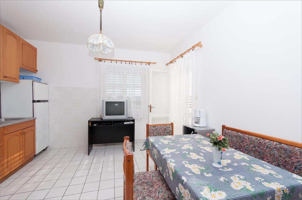 Maslinov Hlad Apartment Barbat na Rabu Ruang foto