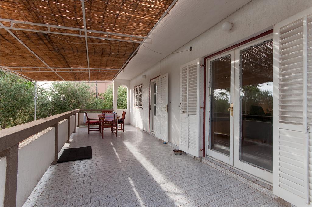 Maslinov Hlad Apartment Barbat na Rabu Ruang foto